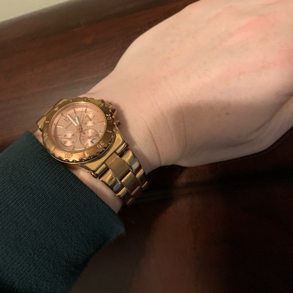 ✨ MICHAEL KORS GOLD WATCH ✨ - Picture 3 of 4